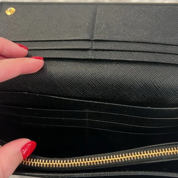 Prada Wallet- Pre Loved Good Condition - Picture 5 of 7